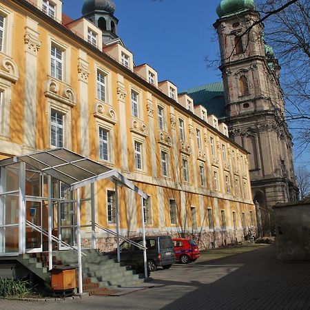 Diecezjalny Dom Formacyjny Daire Nysa Dış mekan fotoğraf