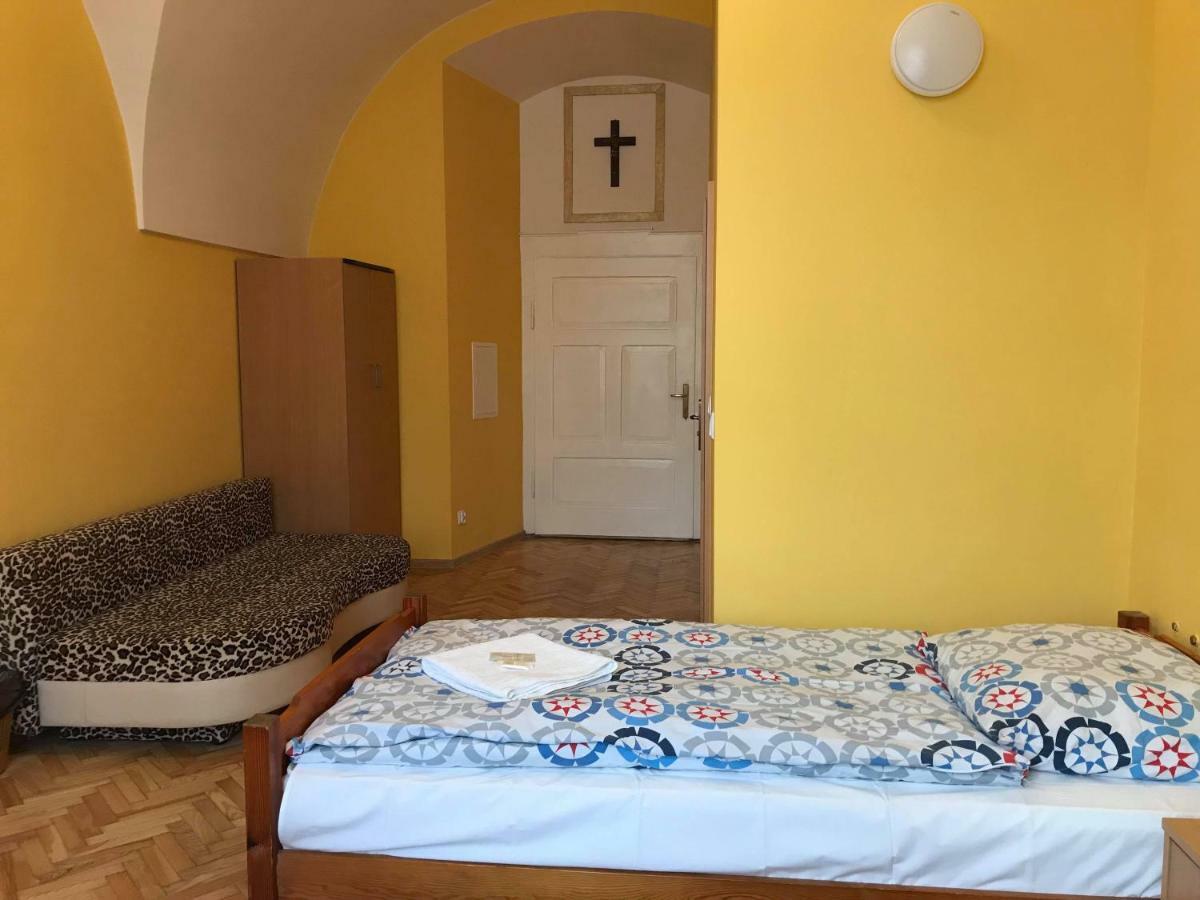 Diecezjalny Dom Formacyjny Daire Nysa Dış mekan fotoğraf